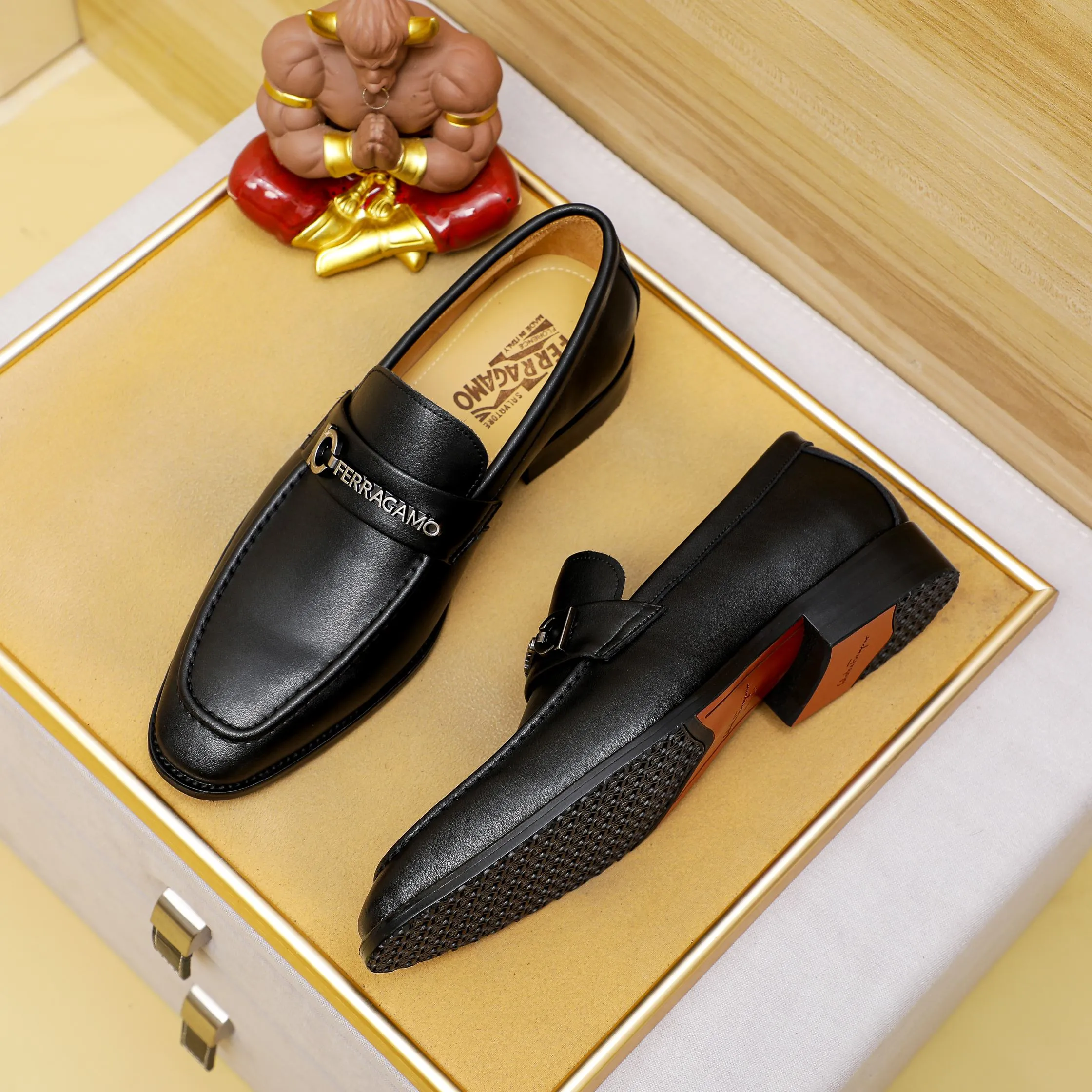 Men's shoes 💰460 🕷🕷🐂【Ferragamo】Ferragamo Popular fashion leather shoes🇨🇳Official website counter 1:1 production, original mold opening💯Good quality can be seen, imported high-end first-layer waxed calfskin, water-dyed🐂leather lining🌿very clear texture, high-quality waterproof, non-slip and wear-resistant outsole🎋high quality and low price, truly handmade🍓2 colors available! Code number 38-44……(45.46.Customized)